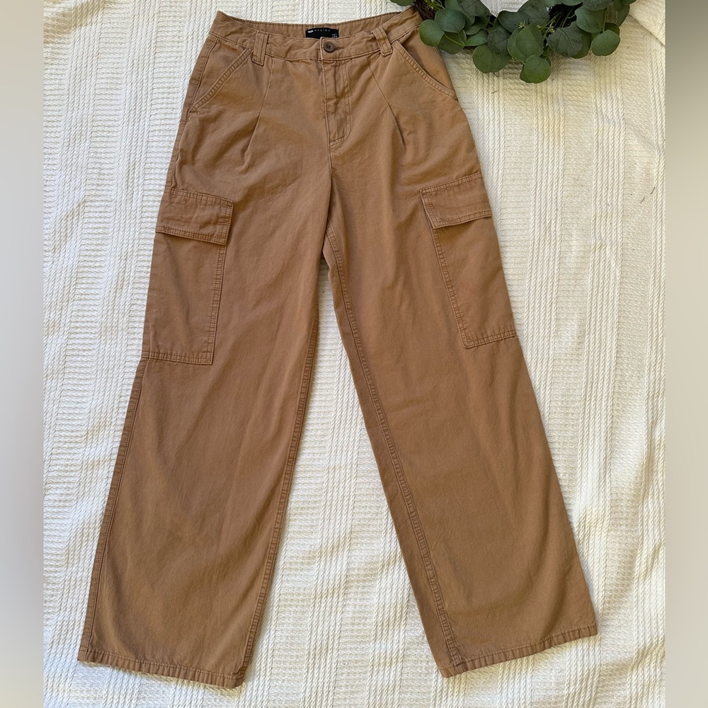 ASOS Cargo wide-leg khaki women’s size 2. Minimalist, outdoor, Y2K, casual